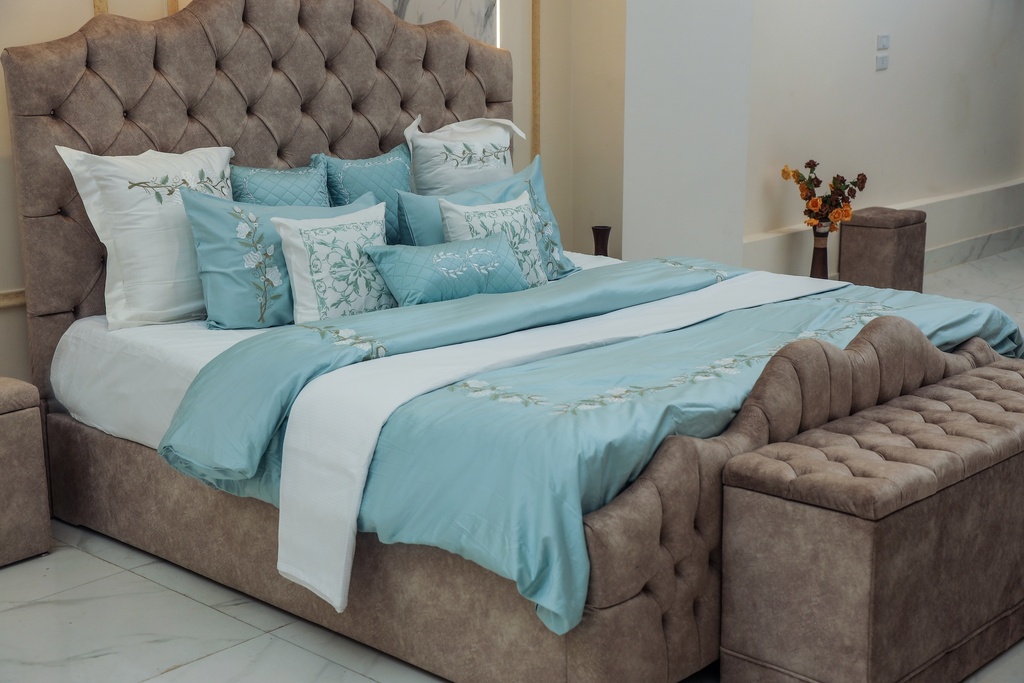 Glinens Infinity Rose 240x260cm Egyptian Cotton Bed Set 100% Sateen 400 Thread Count Embroidered Duvet Cover Set Durable & Soft Touch Comfort - Paste Color Only